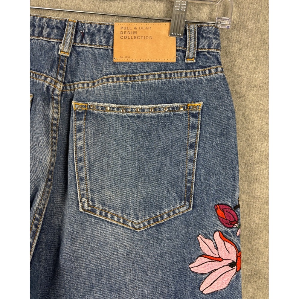 Pull & Bear Mom Jeans Embroidered Distressed Blue Size 30‎ Medium Wash - Picture 11 of 15